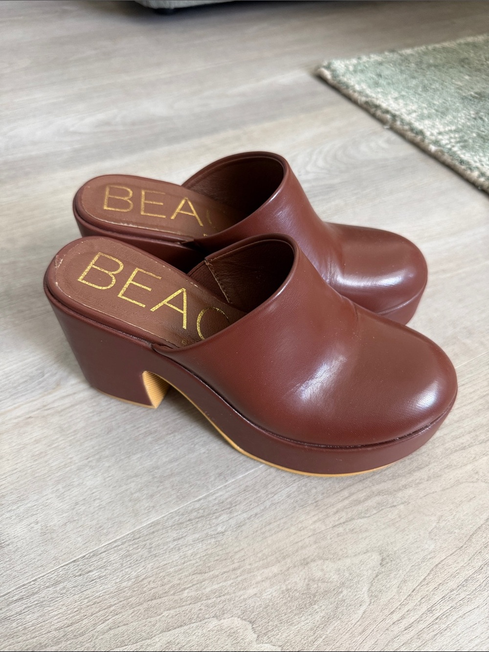 Beach by Matisse Jayde Platform Clog Mule | Size 6 | Cedar